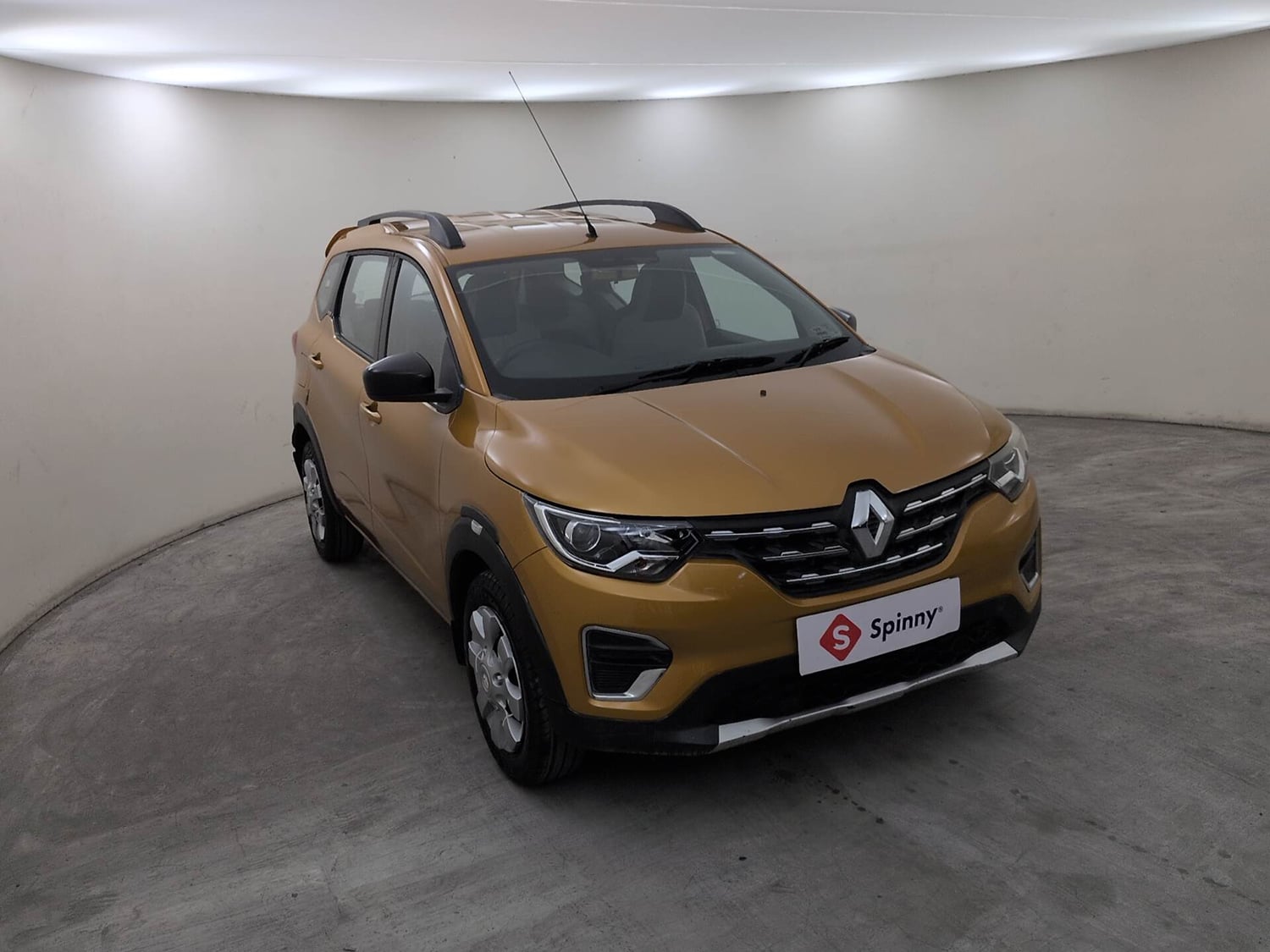 Used 2020 Renault Triber RXZ Petrol Manual exterior RIGHT FRONT CORNER VIEW