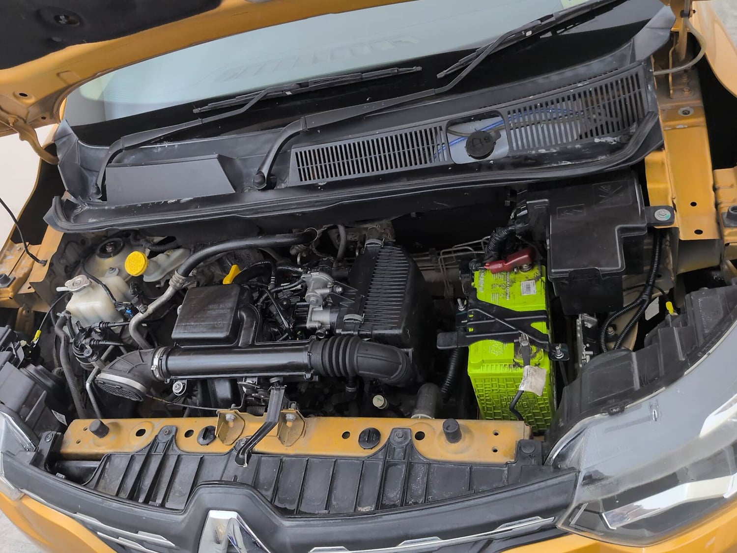 Used 2020 Renault Triber RXZ Petrol Manual engine ENGINE LEFT SIDE VIEW