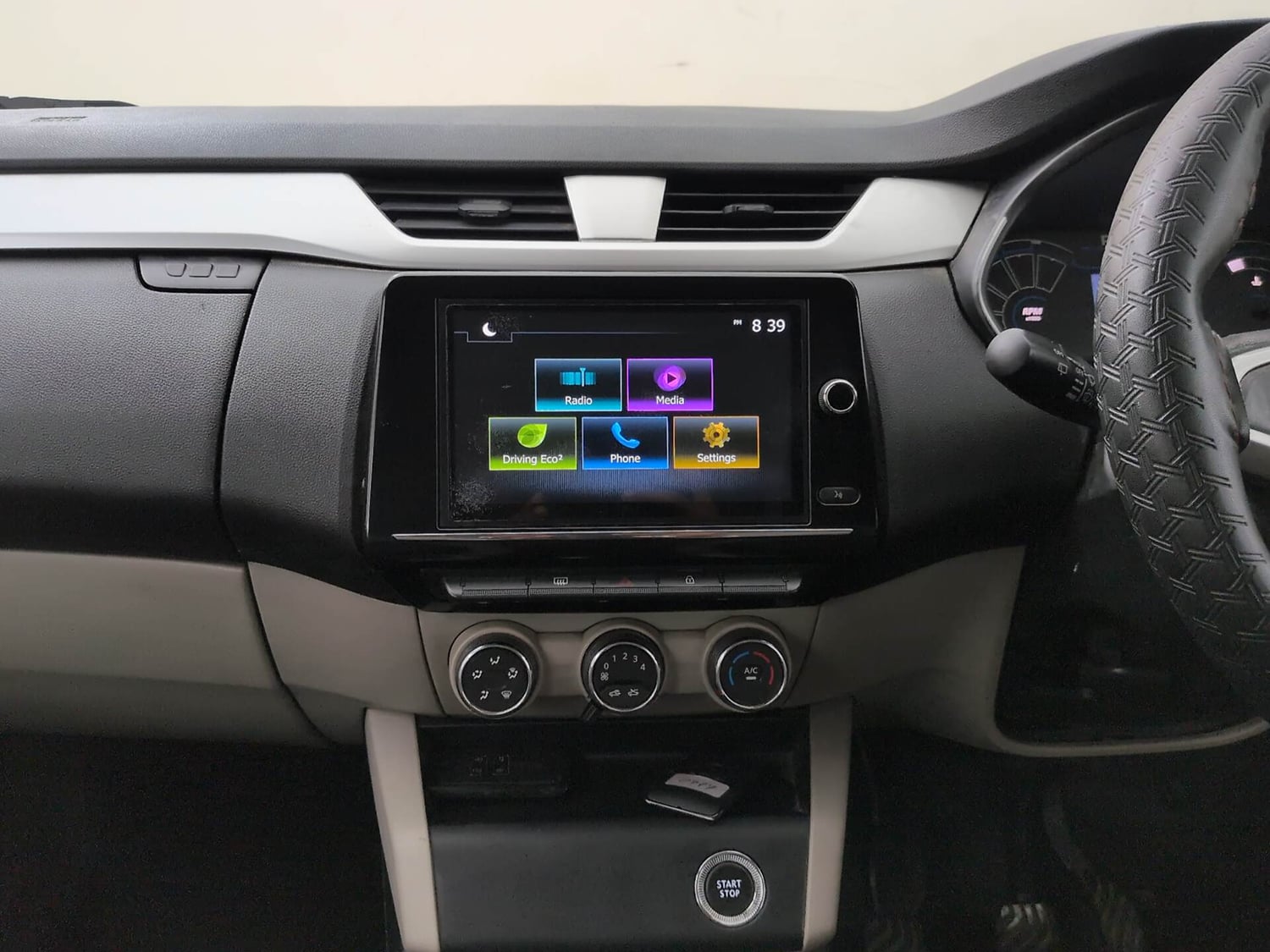 Used 2020 Renault Triber RXZ Petrol Manual interior MUSIC SYSTEM & AC CONTROL VIEW