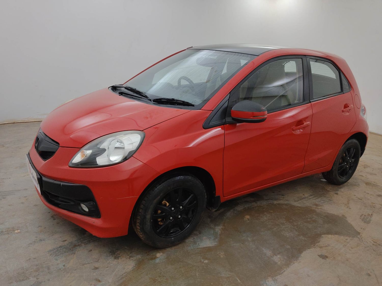 Used 2015 Honda Brio VX MT Petrol Manual exterior LEFT FRONT CORNER VIEW