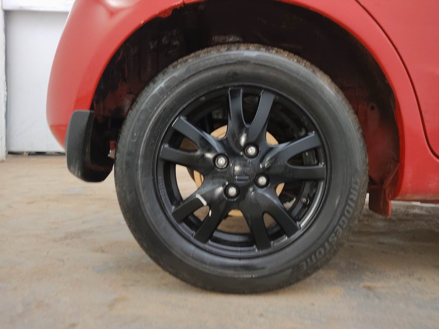 Used 2015 Honda Brio VX MT Petrol Manual tyres RIGHT REAR TYRE RIM VIEW