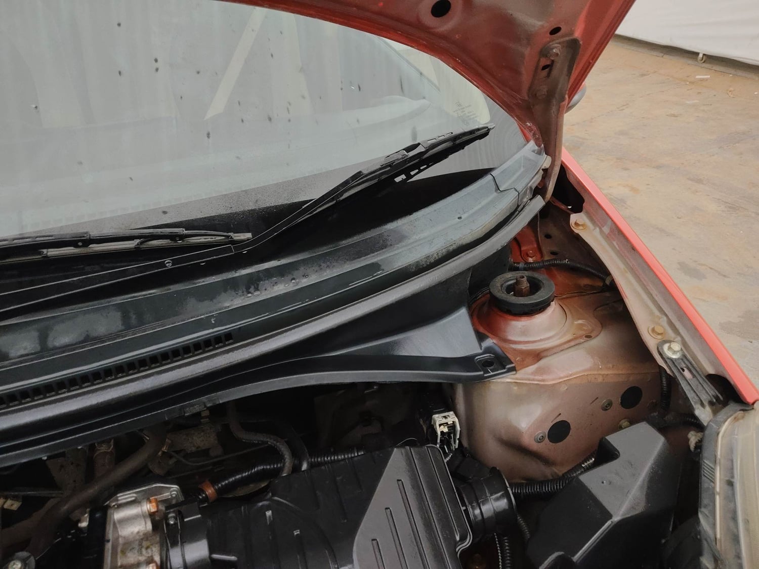 Used 2015 Honda Brio VX MT Petrol Manual engine ENGINE LEFT SIDE HINGE & APRON VIEW