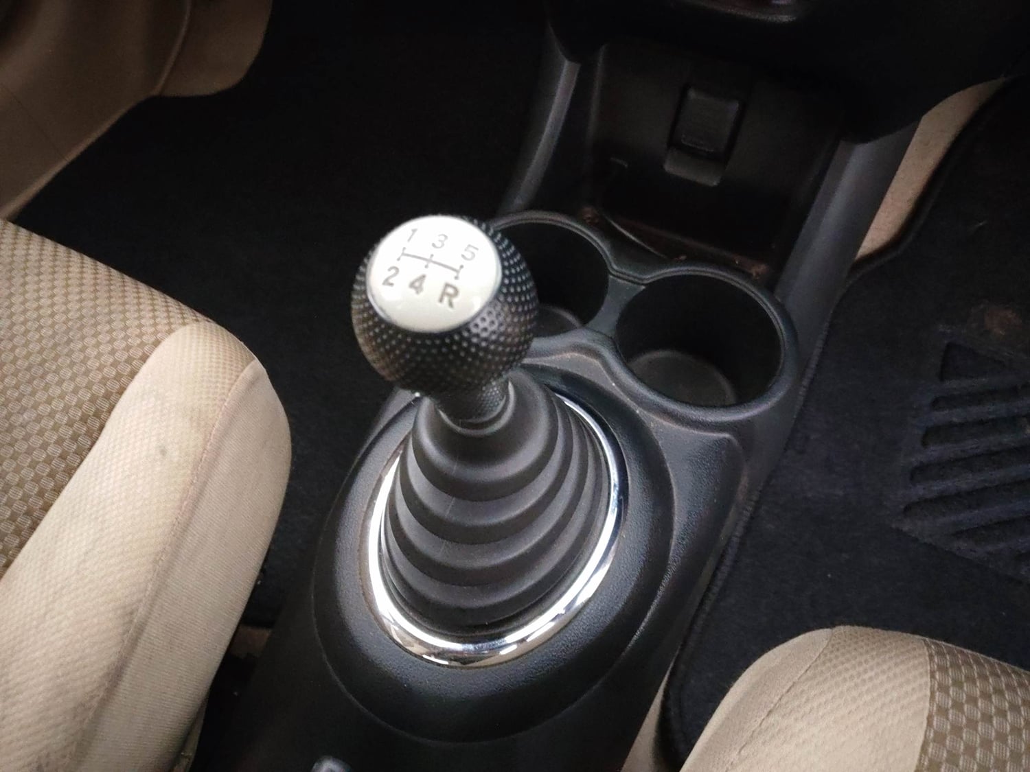Used 2015 Honda Brio VX MT Petrol Manual interior GEAR  KNOB VIEW