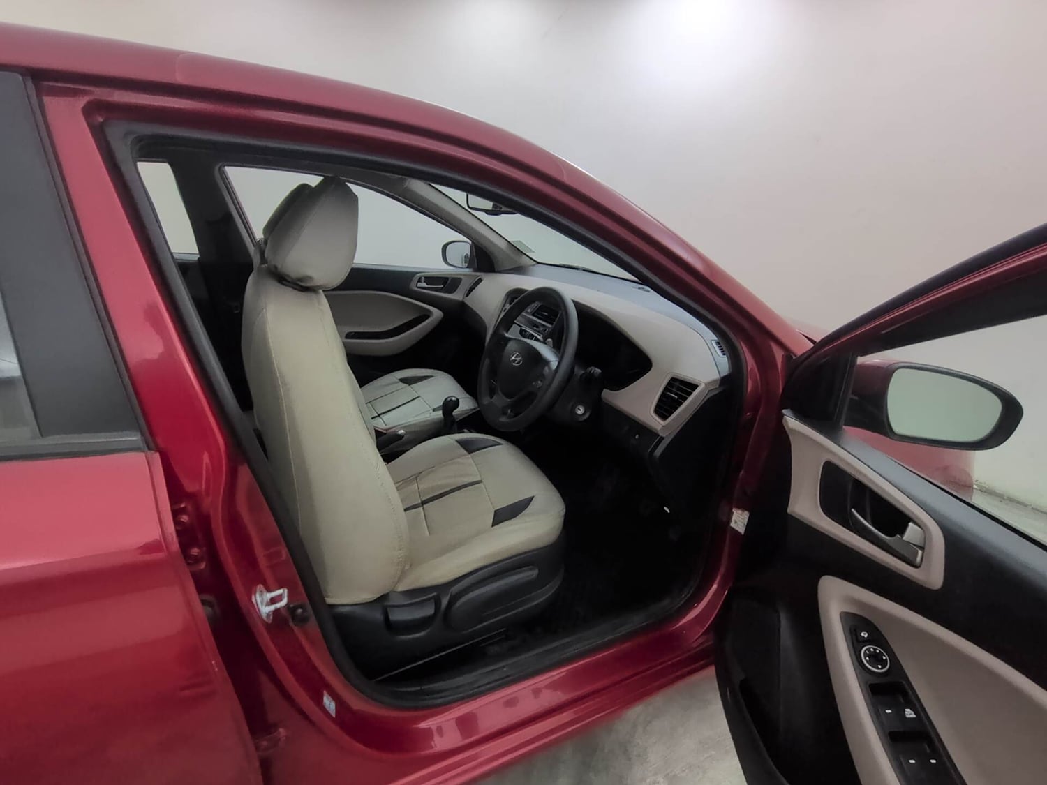 Used 2016 Hyundai Elite i20 Sportz 1.2 Petrol Manual interior RIGHT SIDE FRONT DOOR CABIN VIEW