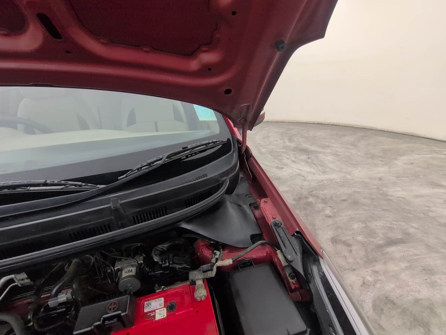 Used 2016 Hyundai Elite i20 Sportz 1.2 Petrol Manual engine ENGINE LEFT SIDE HINGE & APRON VIEW