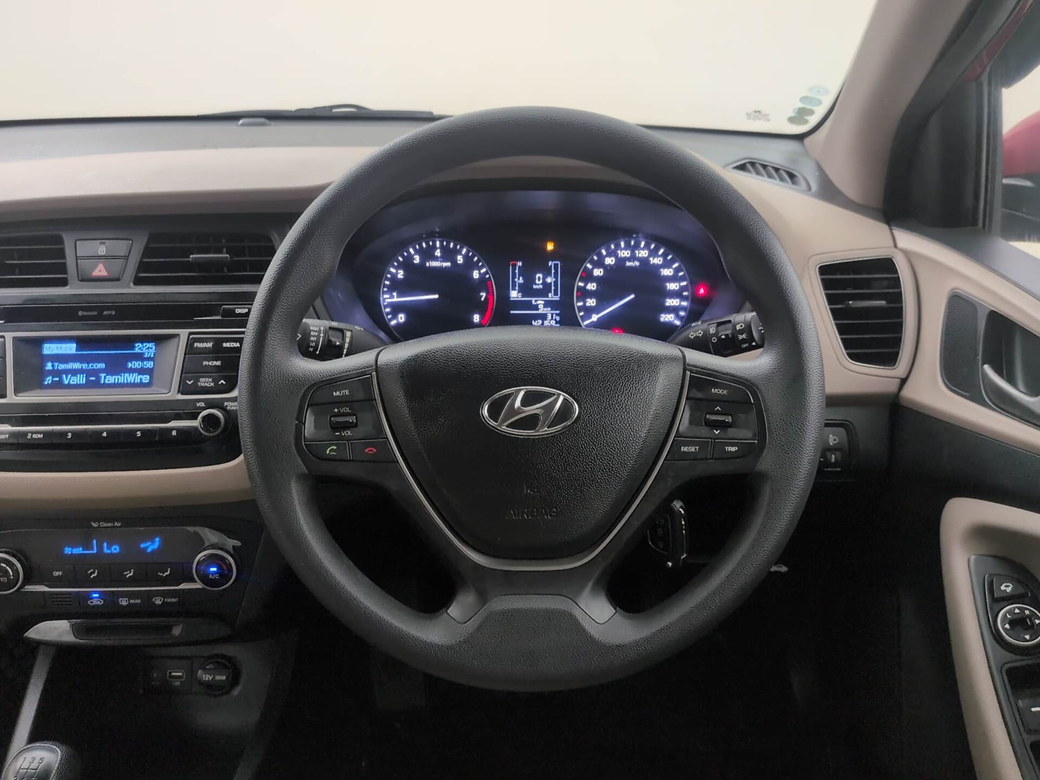 Used 2016 Hyundai Elite i20 Sportz 1.2 Petrol Manual interior STEERING VIEW