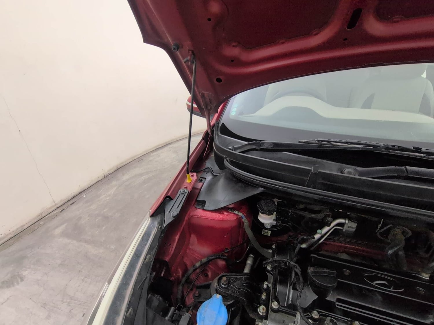Used 2016 Hyundai Elite i20 Sportz 1.2 Petrol Manual engine ENGINE RIGHT SIDE HINGE & APRON VIEW