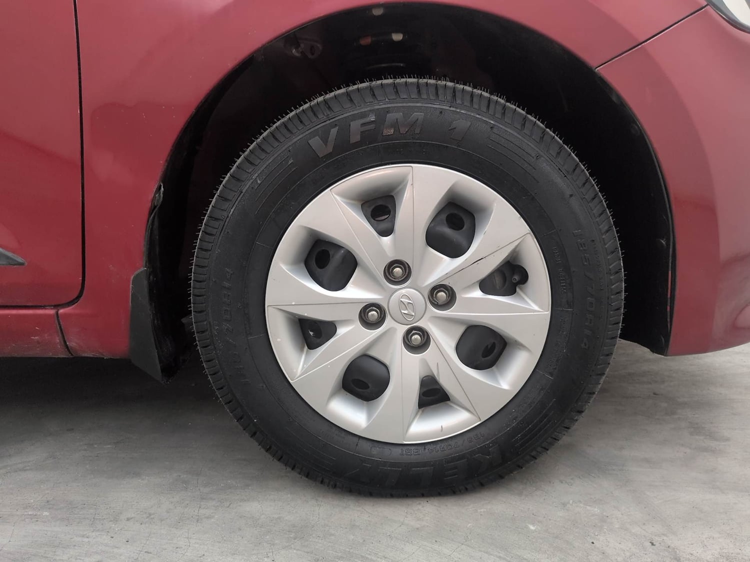 Used 2016 Hyundai Elite i20 Sportz 1.2 Petrol Manual tyres RIGHT FRONT TYRE RIM VIEW