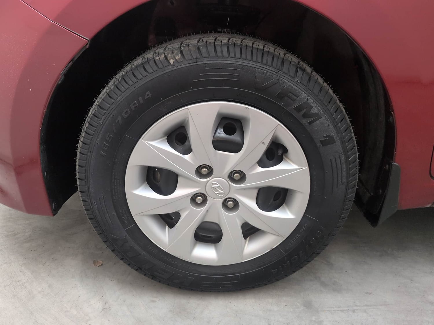 Used 2016 Hyundai Elite i20 Sportz 1.2 Petrol Manual tyres LEFT FRONT TYRE RIM VIEW