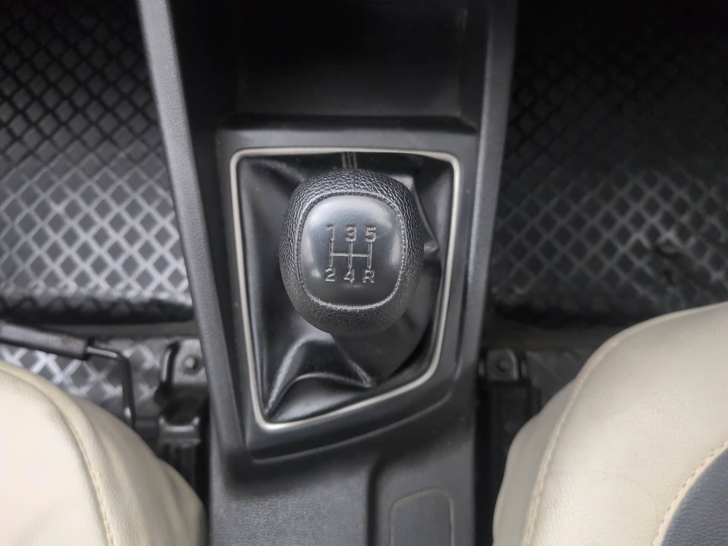 Used 2016 Hyundai Elite i20 Sportz 1.2 Petrol Manual interior GEAR  KNOB VIEW