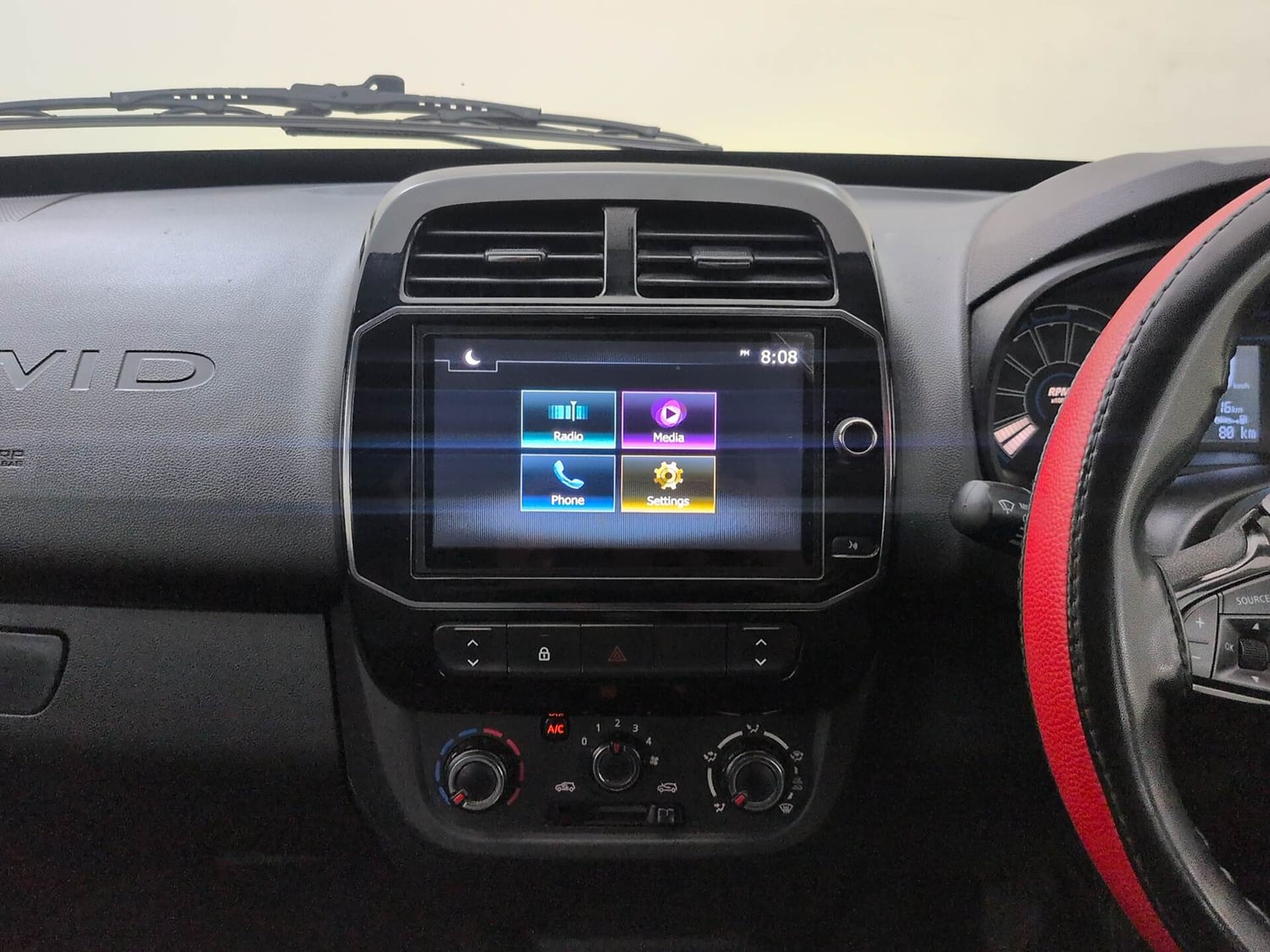 Used 2024 Renault Kwid RXT 1.0 AMT Petrol Automatic interior MUSIC SYSTEM & AC CONTROL VIEW