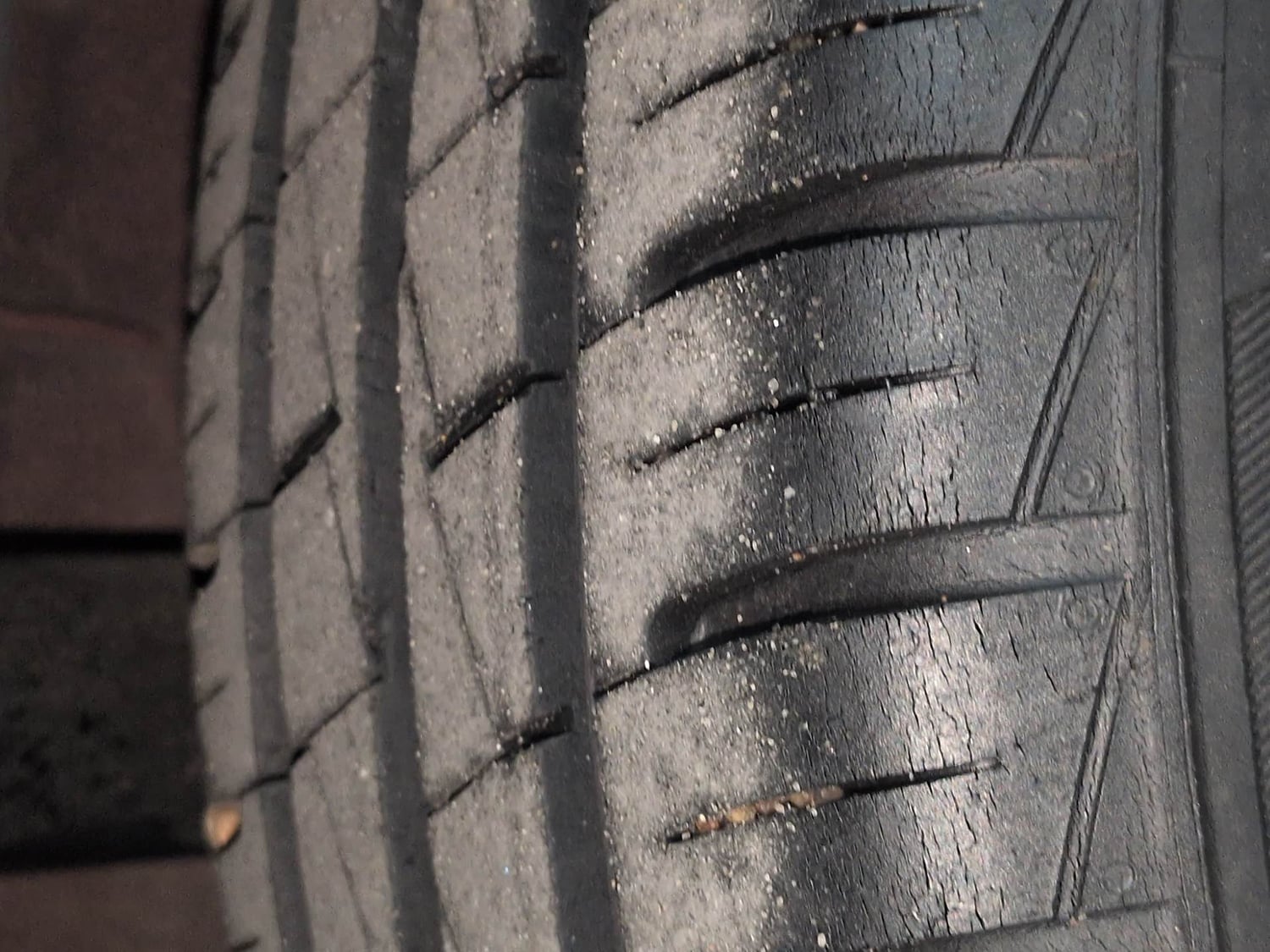 Used 2024 Renault Kwid RXT 1.0 AMT Petrol Automatic tyres RIGHT REAR TYRE TREAD VIEW