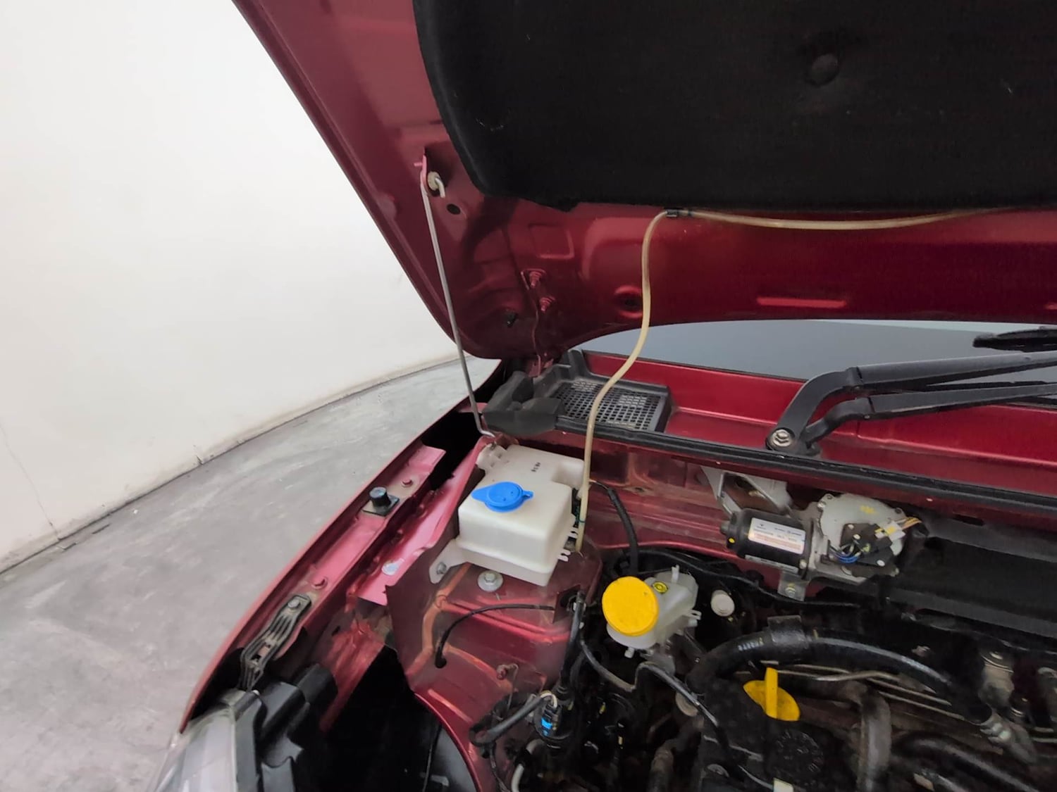 Used 2024 Renault Kwid RXT 1.0 AMT Petrol Automatic engine ENGINE RIGHT SIDE HINGE & APRON VIEW
