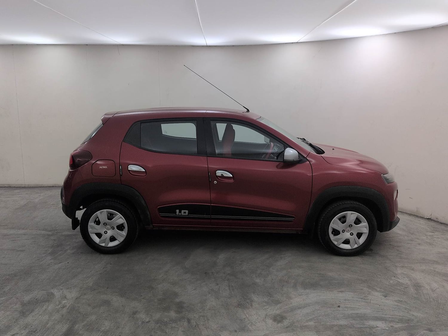 Used 2024 Renault Kwid RXT 1.0 AMT Petrol Automatic exterior RIGHT SIDE VIEW