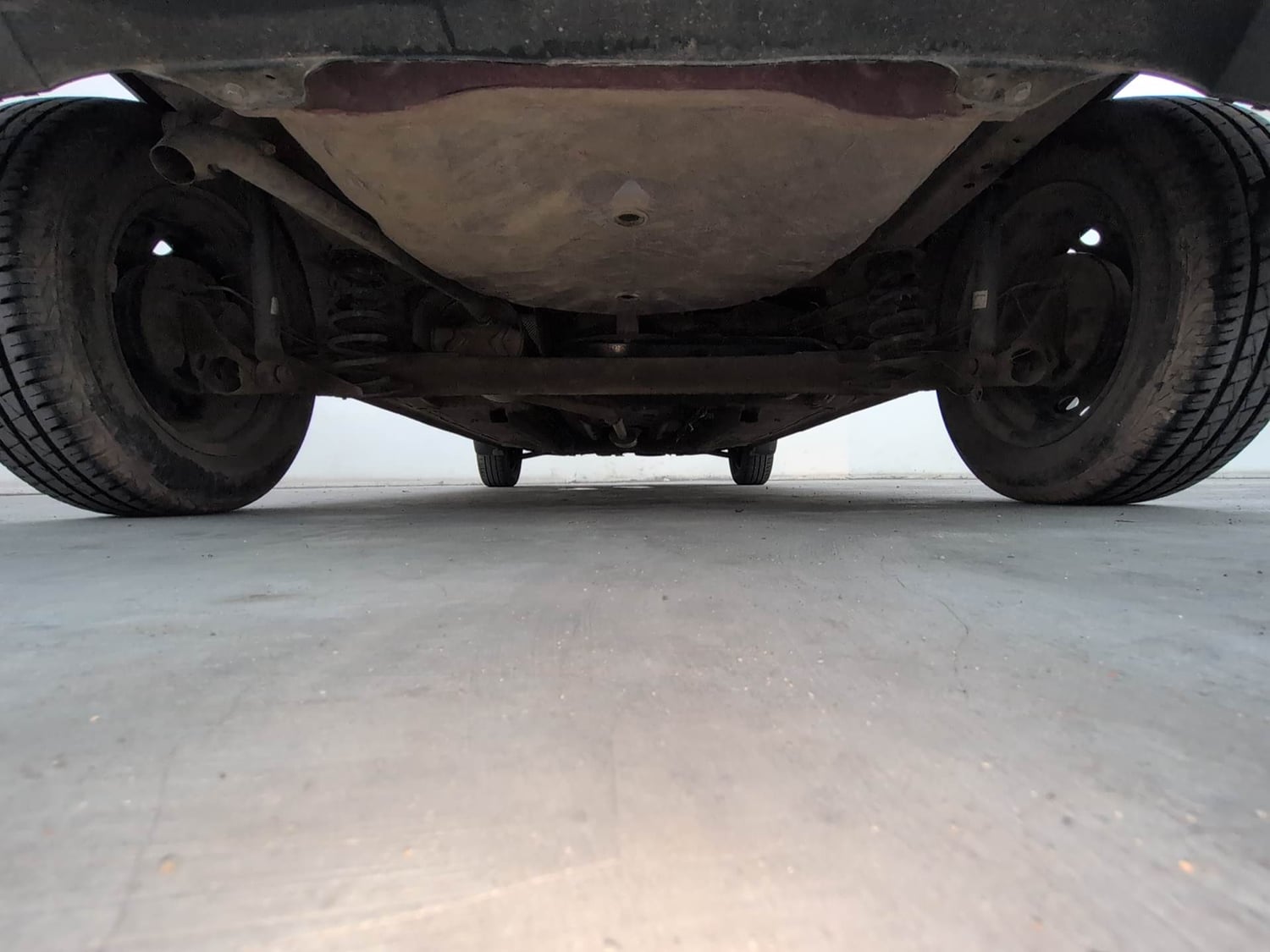 Used 2024 Renault Kwid RXT 1.0 AMT Petrol Automatic extra REAR UNDERBODY VIEW (TAKEN FROM REAR)