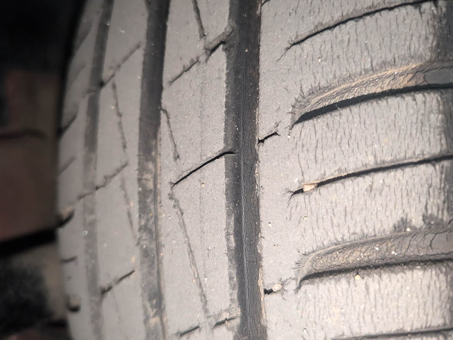 Used 2024 Renault Kwid RXT 1.0 AMT Petrol Automatic tyres RIGHT FRONT TYRE TREAD VIEW