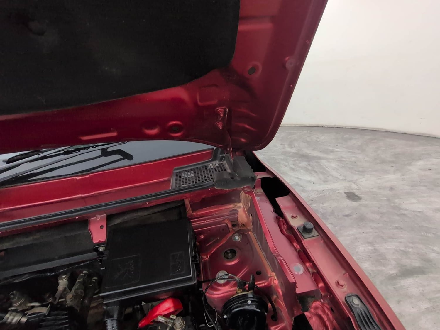 Used 2024 Renault Kwid RXT 1.0 AMT Petrol Automatic engine ENGINE LEFT SIDE HINGE & APRON VIEW