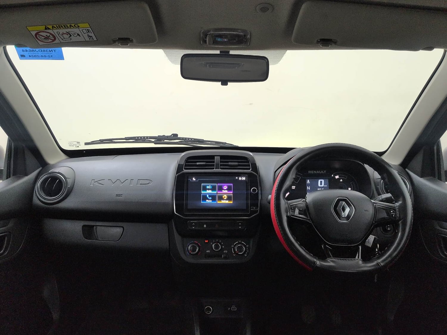 Used 2024 Renault Kwid RXT 1.0 AMT Petrol Automatic interior DASHBOARD VIEW