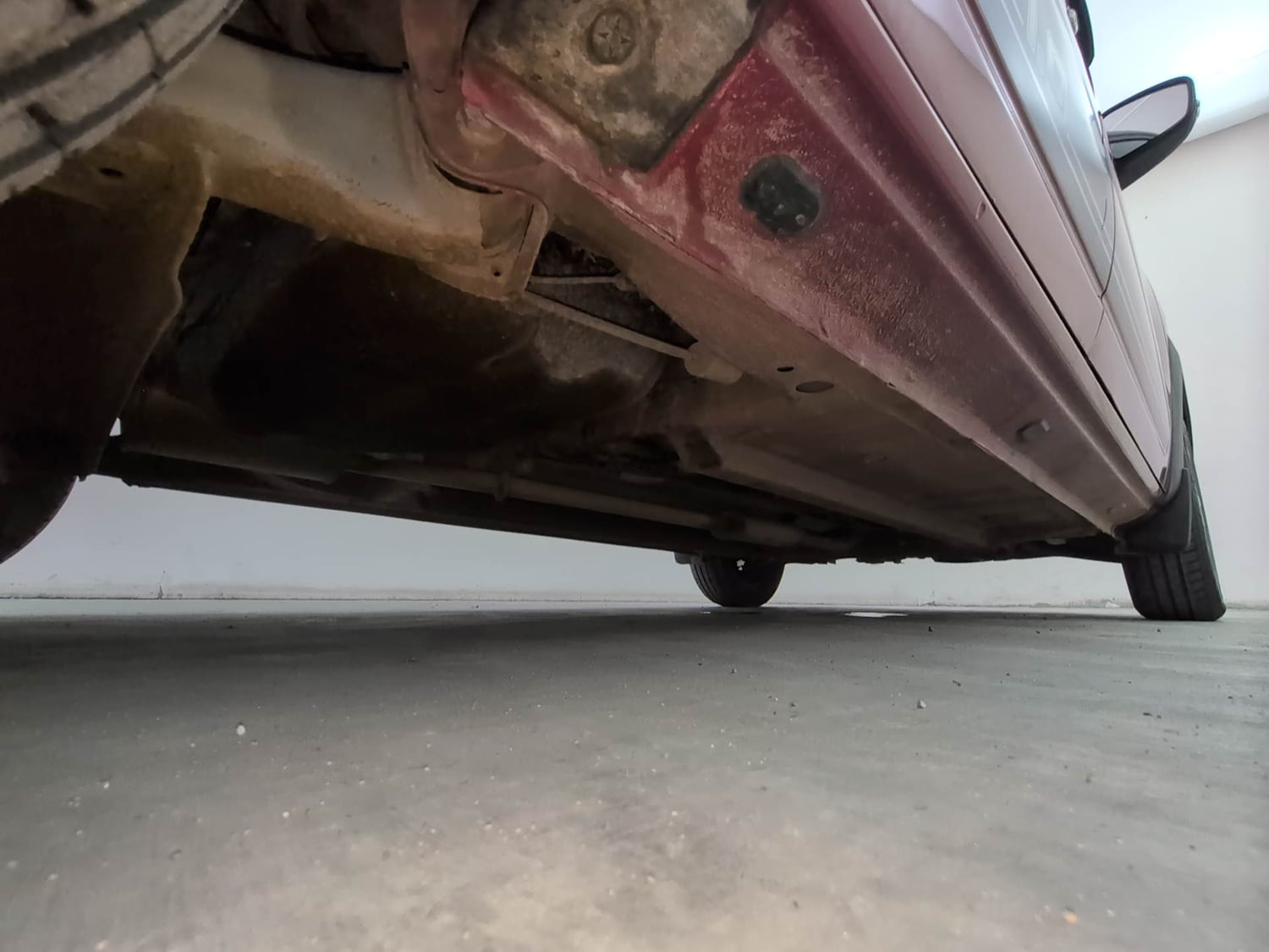 Used 2024 Renault Kwid RXT 1.0 AMT Petrol Automatic extra REAR RIGHT UNDERBODY VIEW