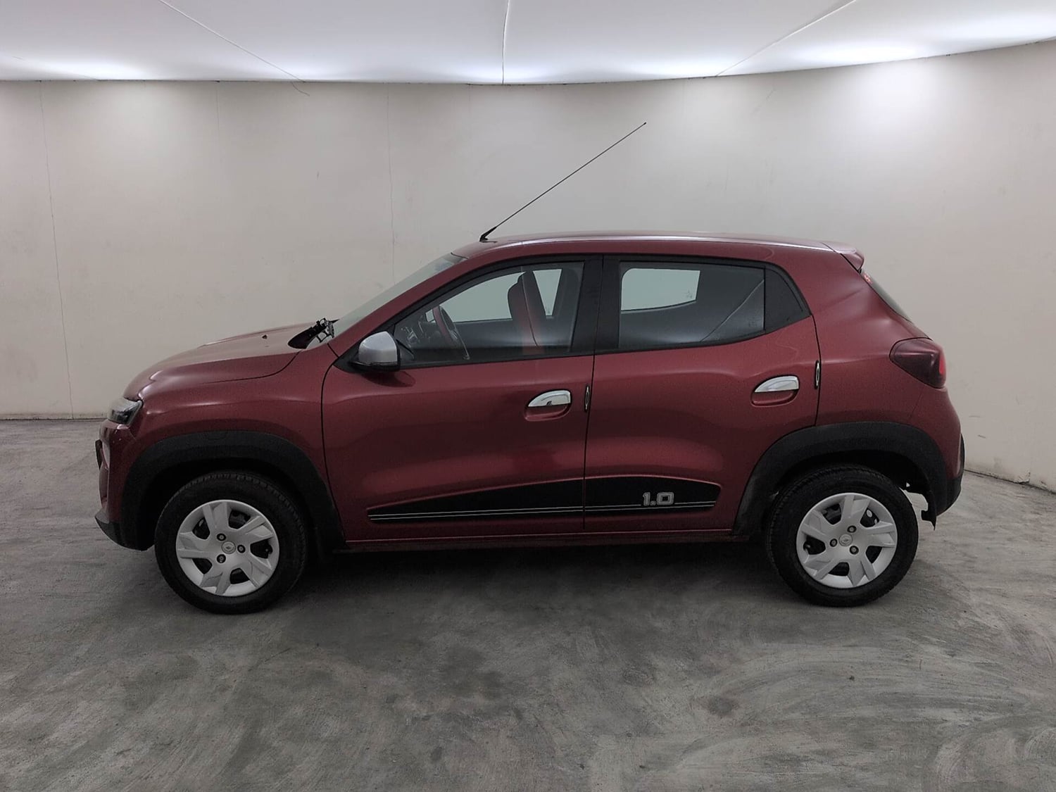 Used 2024 Renault Kwid RXT 1.0 AMT Petrol Automatic exterior LEFT SIDE VIEW