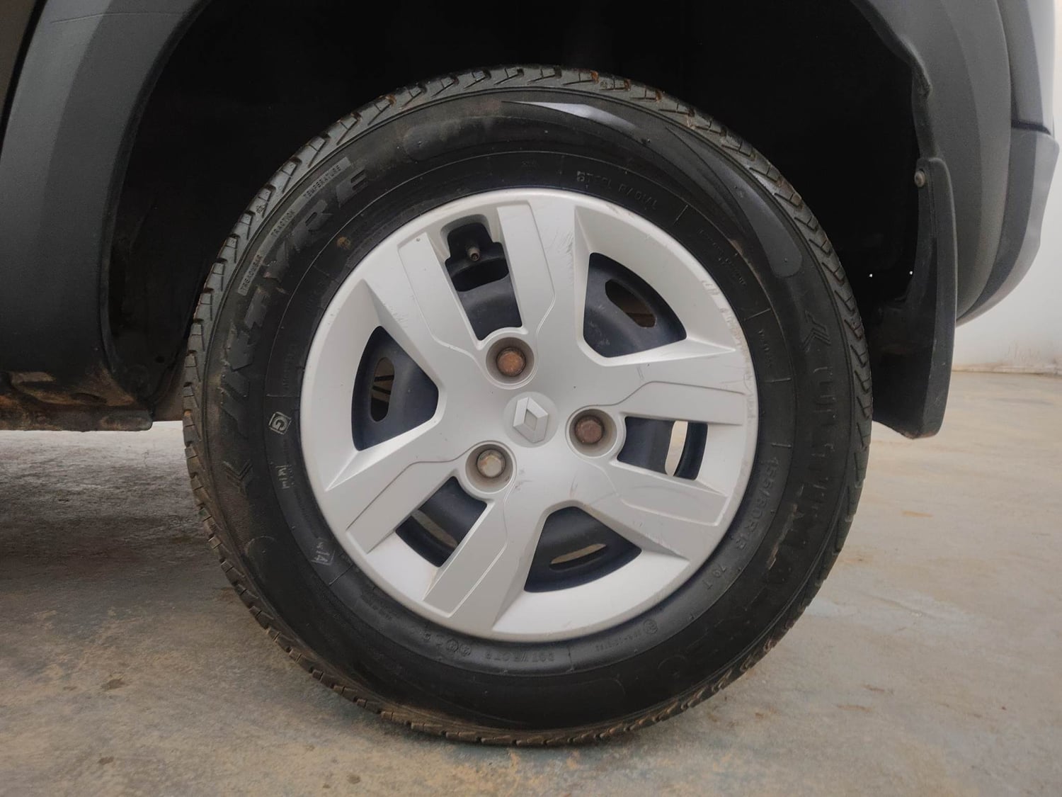 Used 2020 Renault Kwid 1.0 RXT AMT Opt Petrol Automatic tyres LEFT REAR TYRE RIM VIEW
