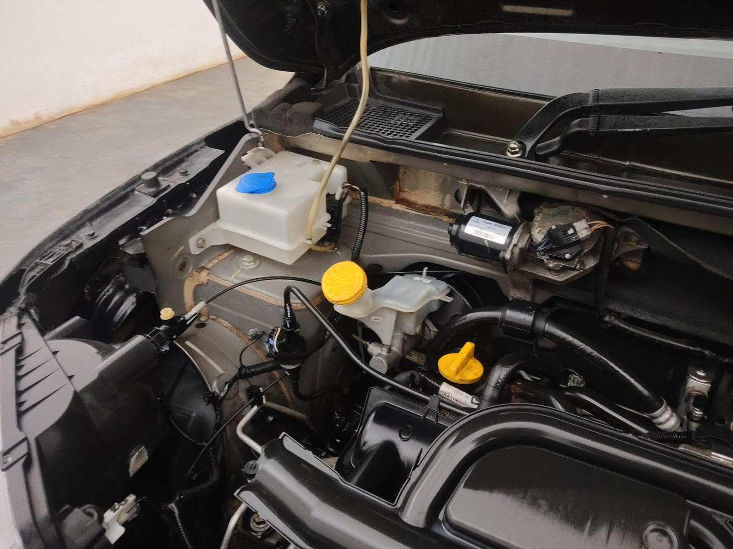 Used 2020 Renault Kwid 1.0 RXT AMT Opt Petrol Automatic engine ENGINE RIGHT SIDE VIEW
