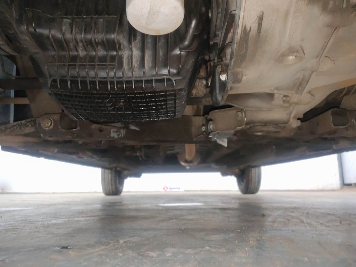 Used 2020 Renault Kwid 1.0 RXT AMT Opt Petrol Automatic extra FRONT LEFT UNDERBODY VIEW