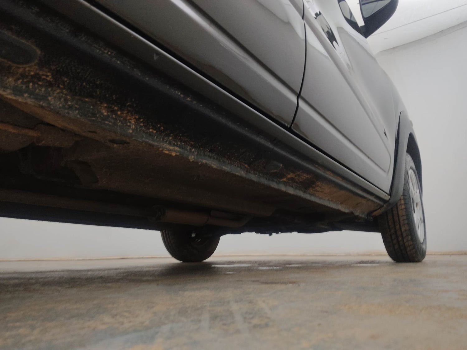 Used 2020 Renault Kwid 1.0 RXT AMT Opt Petrol Automatic extra REAR RIGHT UNDERBODY VIEW