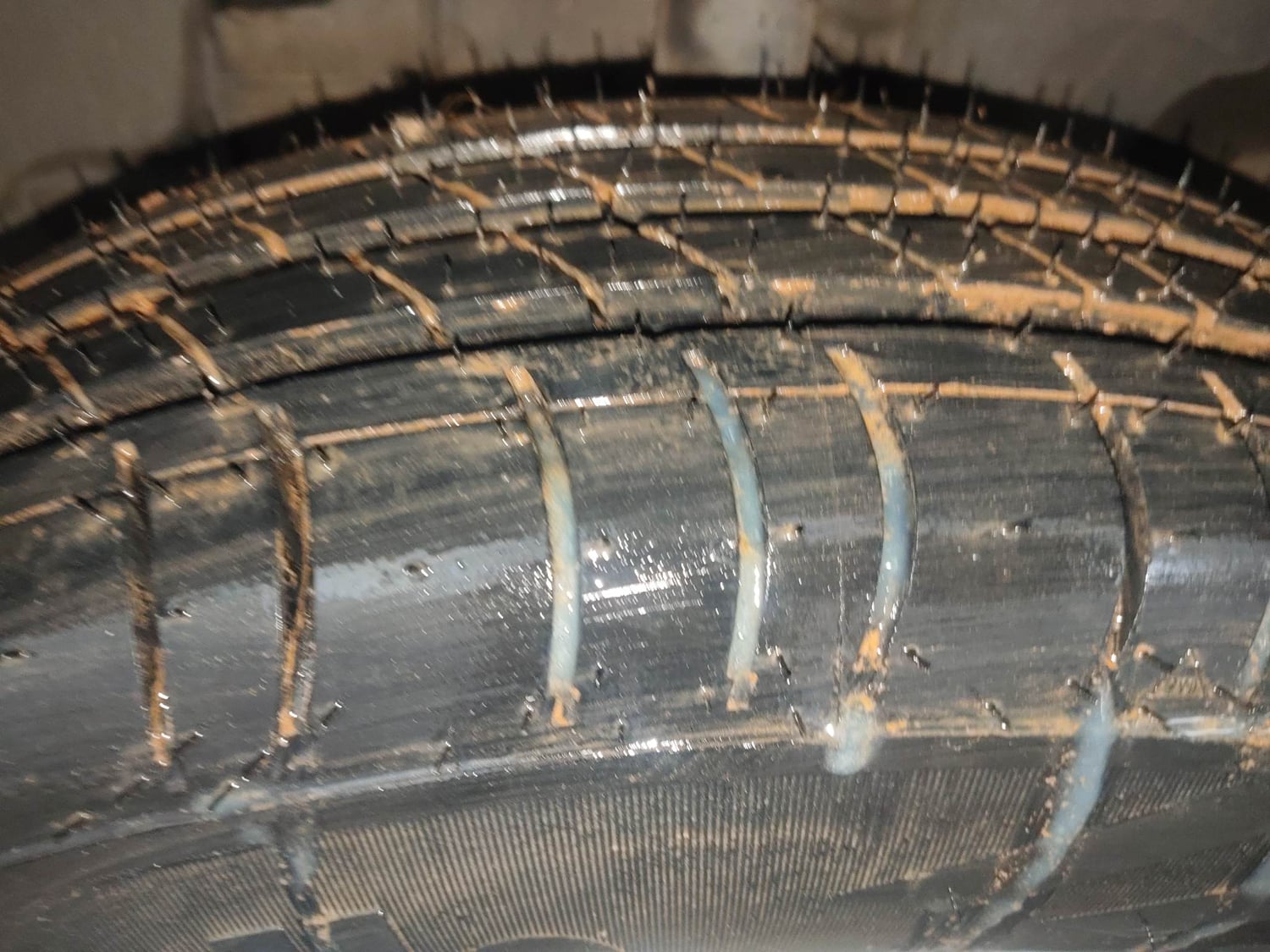 Used 2020 Renault Kwid 1.0 RXT AMT Opt Petrol Automatic tyres LEFT FRONT TYRE TREAD VIEW