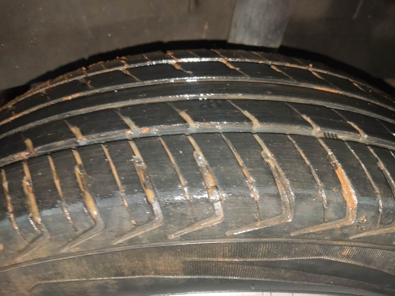 Used 2020 Renault Kwid 1.0 RXT AMT Opt Petrol Automatic tyres LEFT REAR TYRE TREAD VIEW