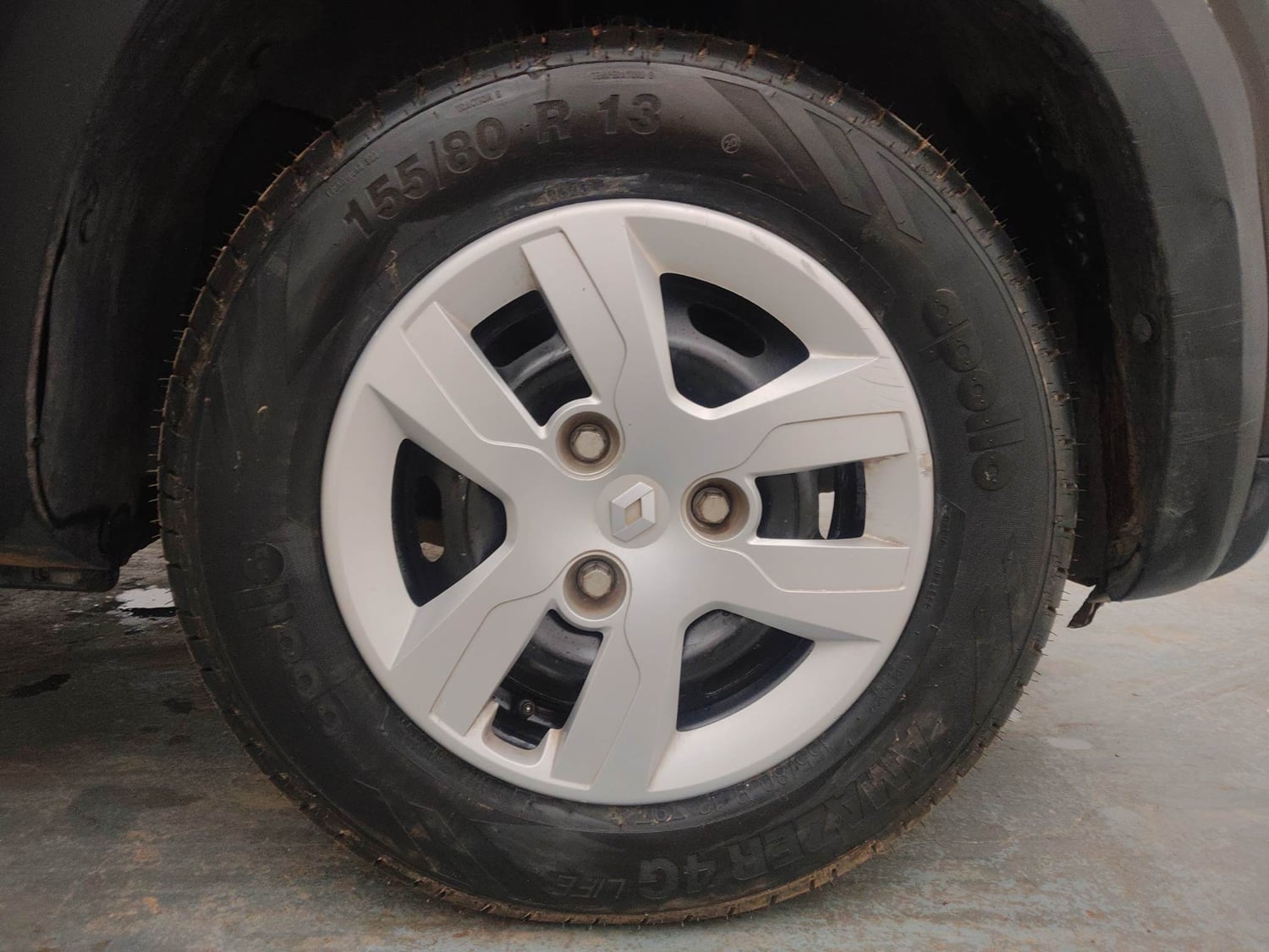 Used 2020 Renault Kwid 1.0 RXT AMT Opt Petrol Automatic tyres RIGHT FRONT TYRE RIM VIEW