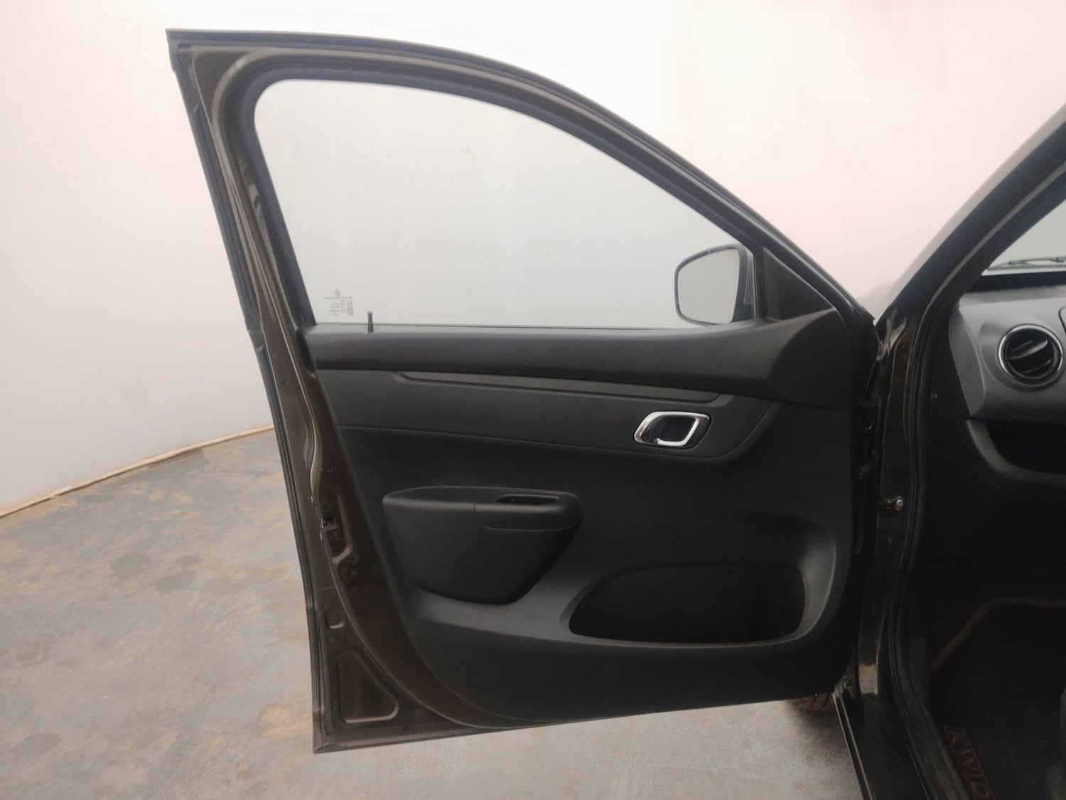 Used 2020 Renault Kwid 1.0 RXT AMT Opt Petrol Automatic interior LEFT FRONT DOOR OPEN VIEW
