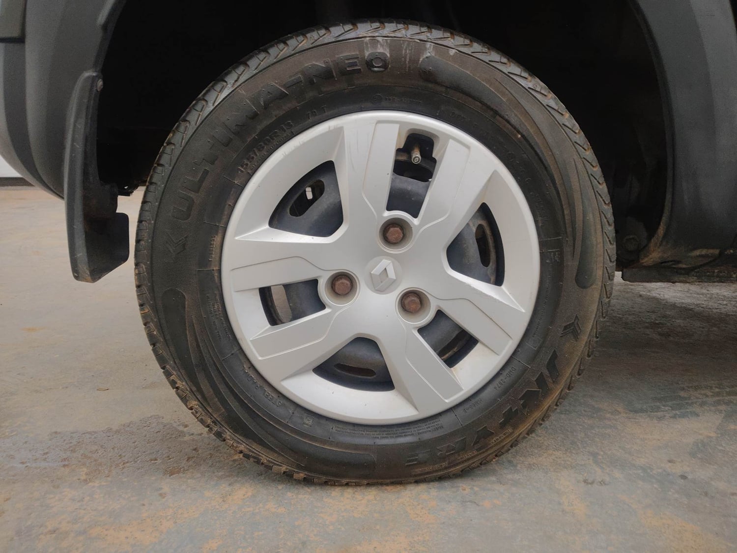 Used 2020 Renault Kwid 1.0 RXT AMT Opt Petrol Automatic tyres RIGHT REAR TYRE RIM VIEW