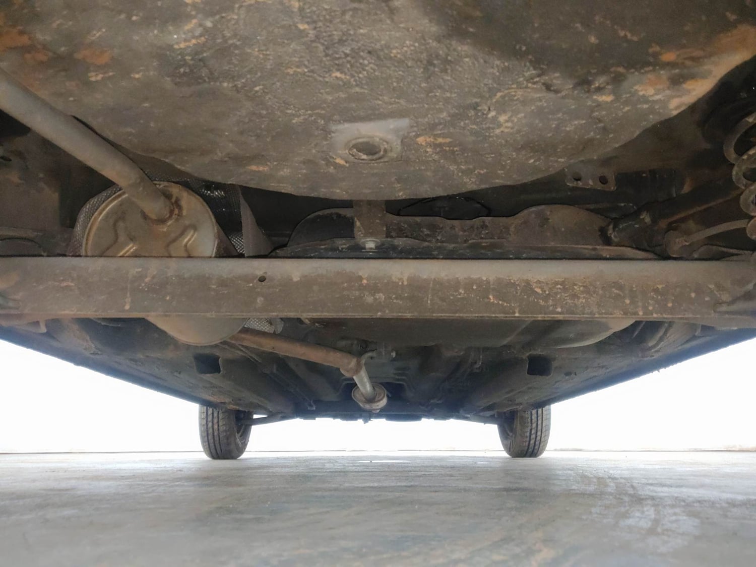Used 2020 Renault Kwid 1.0 RXT AMT Opt Petrol Automatic extra REAR UNDERBODY VIEW (TAKEN FROM REAR)