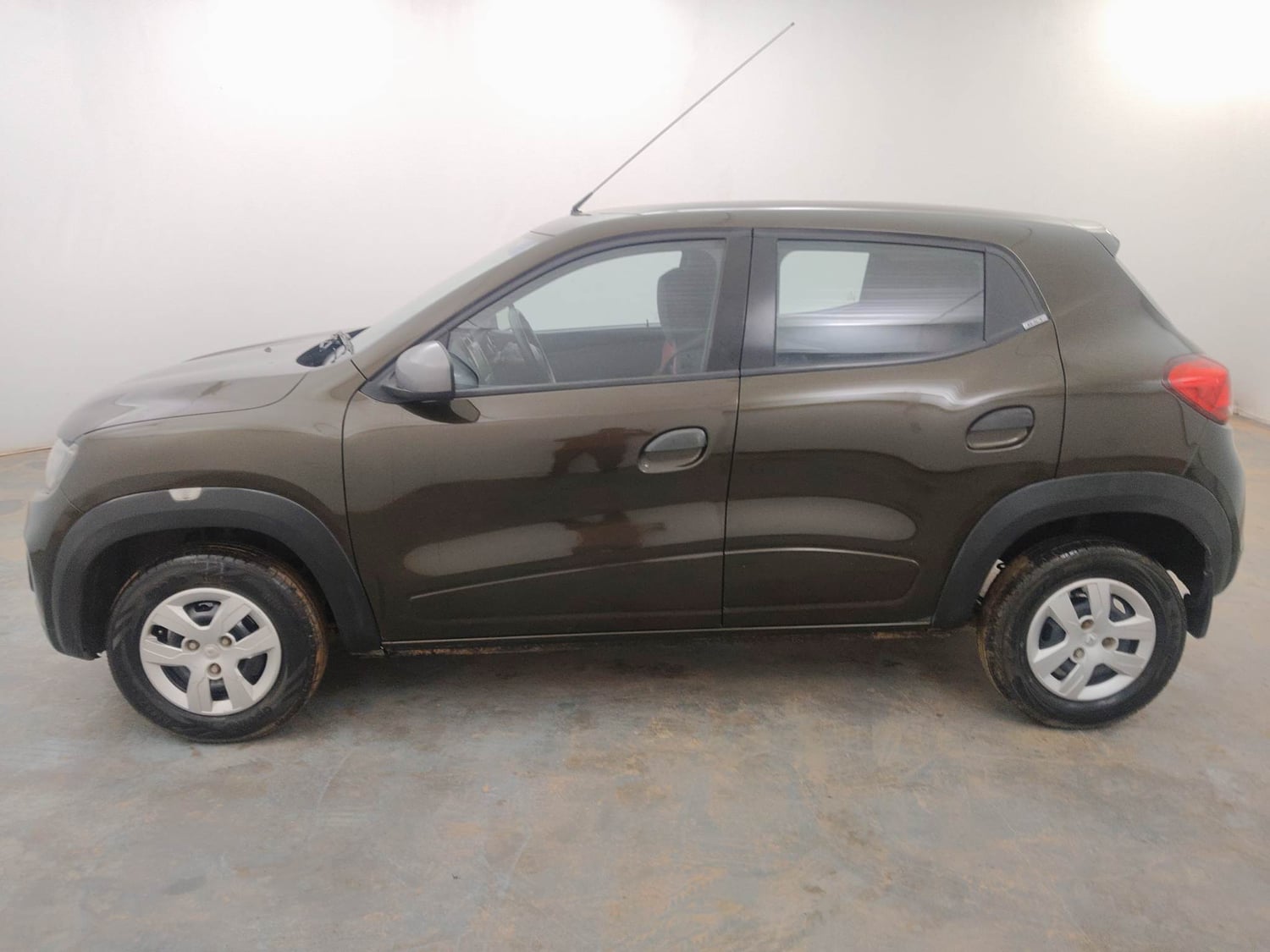 Used 2020 Renault Kwid 1.0 RXT AMT Opt Petrol Automatic exterior LEFT SIDE VIEW