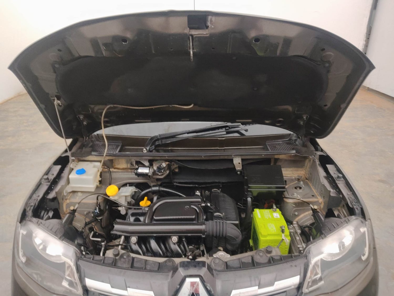 Used 2020 Renault Kwid 1.0 RXT AMT Opt Petrol Automatic engine ENGINE & BONNET OPEN FRONT VIEW