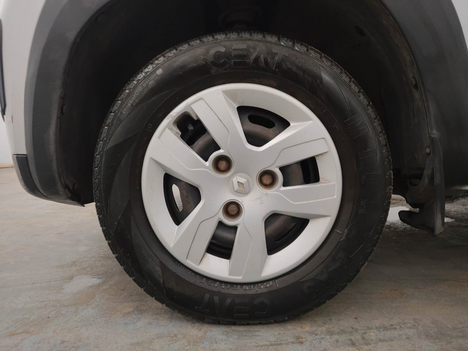 Used 2016 Renault Kwid RXL Petrol Manual tyres LEFT FRONT TYRE RIM VIEW
