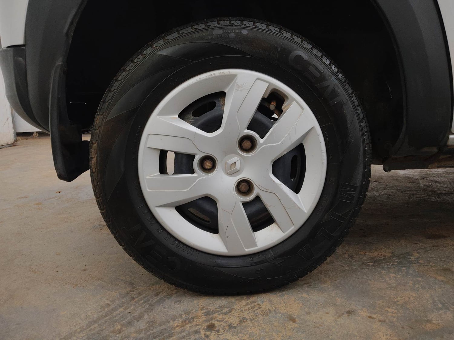 Used 2016 Renault Kwid RXL Petrol Manual tyres RIGHT REAR TYRE RIM VIEW