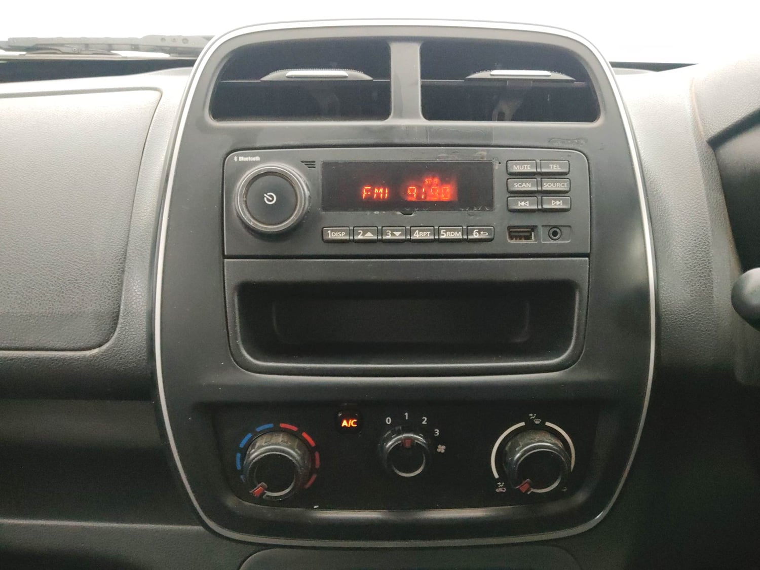 Used 2016 Renault Kwid RXL Petrol Manual interior MUSIC SYSTEM & AC CONTROL VIEW