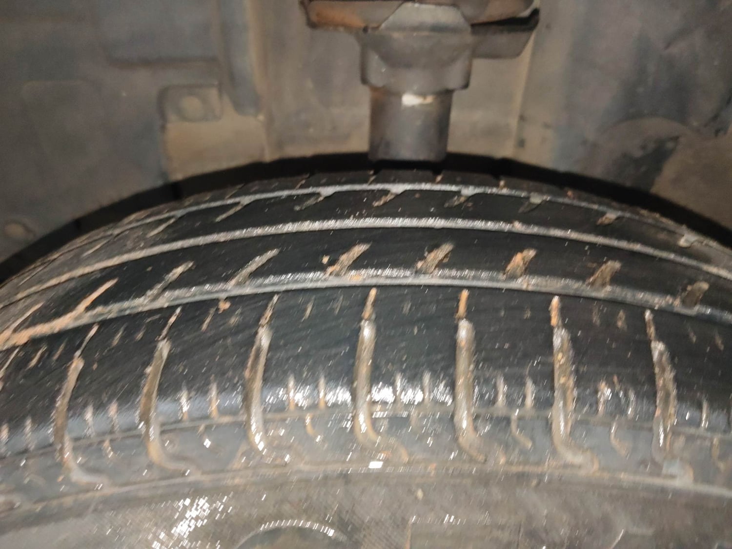 Used 2016 Renault Kwid RXL Petrol Manual tyres LEFT FRONT TYRE TREAD VIEW