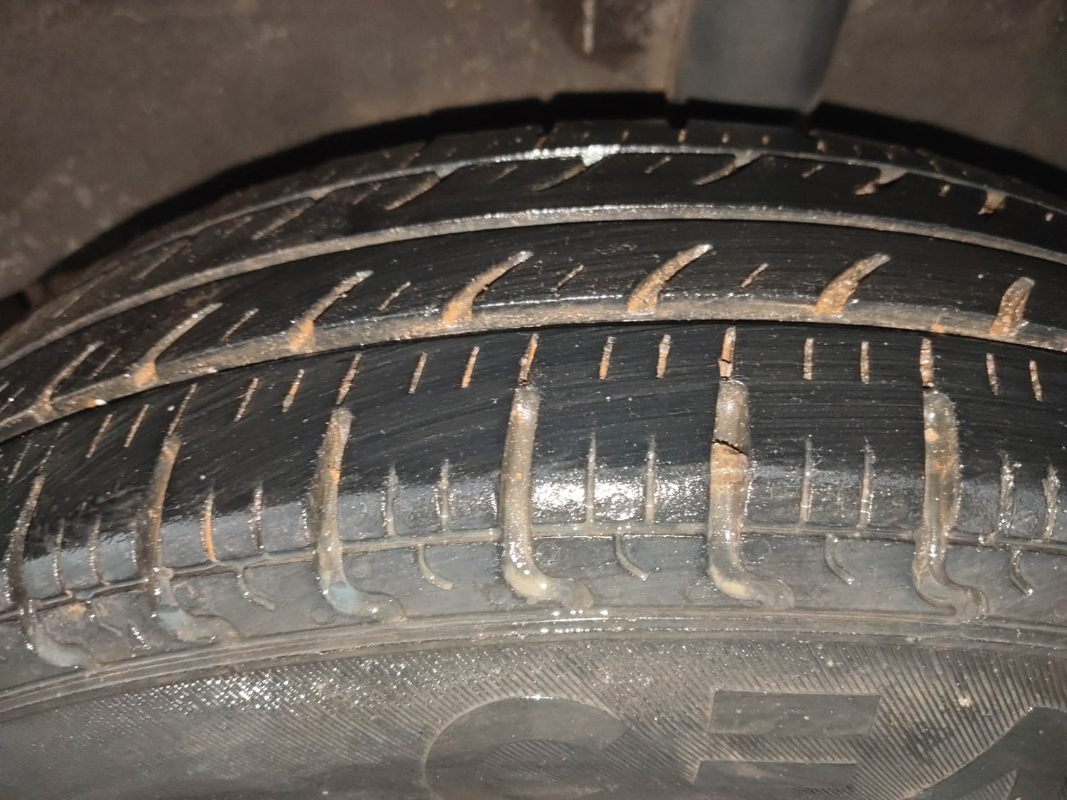 Used 2016 Renault Kwid RXL Petrol Manual tyres LEFT REAR TYRE TREAD VIEW