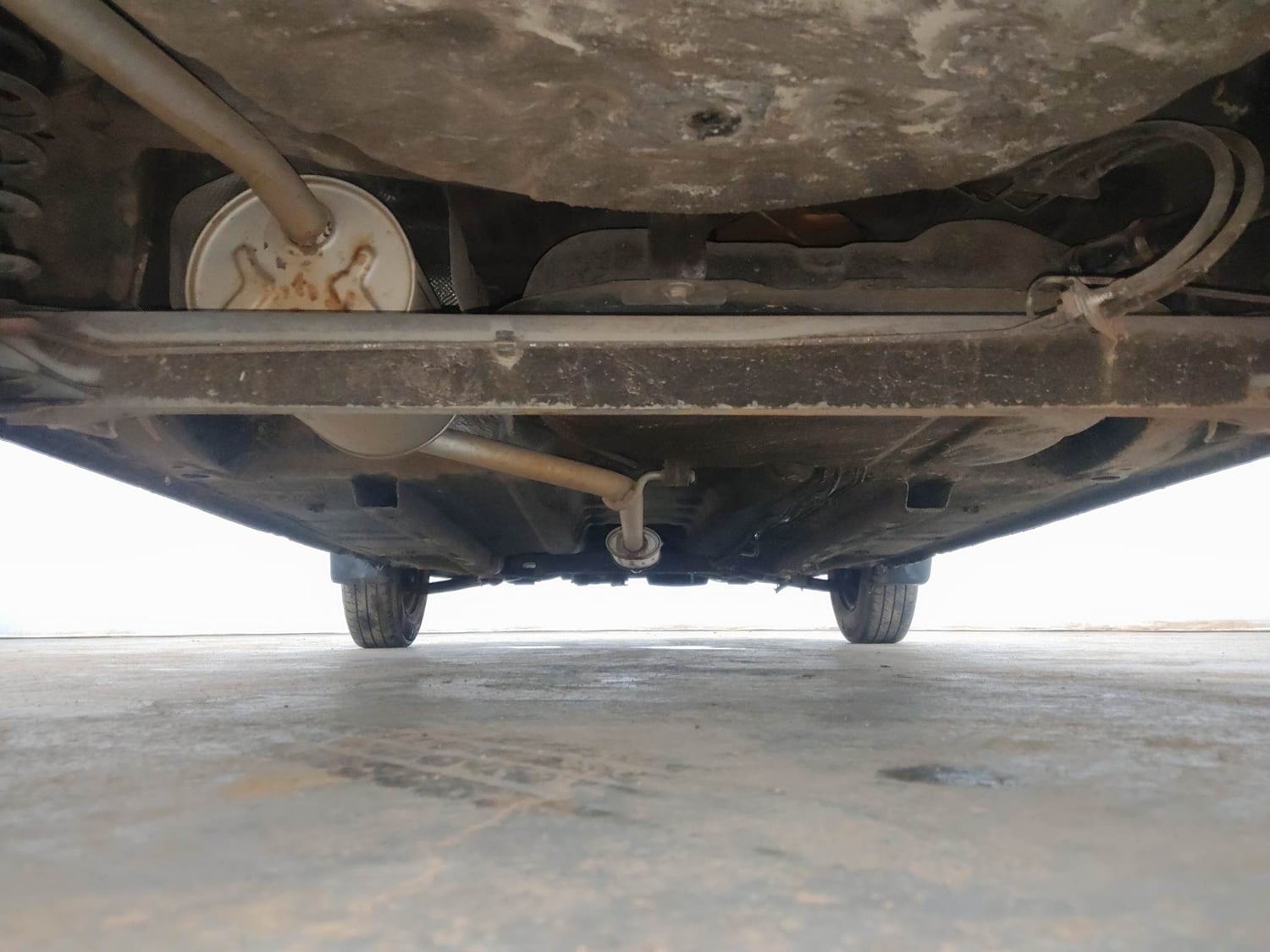 Used 2016 Renault Kwid RXL Petrol Manual extra REAR UNDERBODY VIEW (TAKEN FROM REAR)