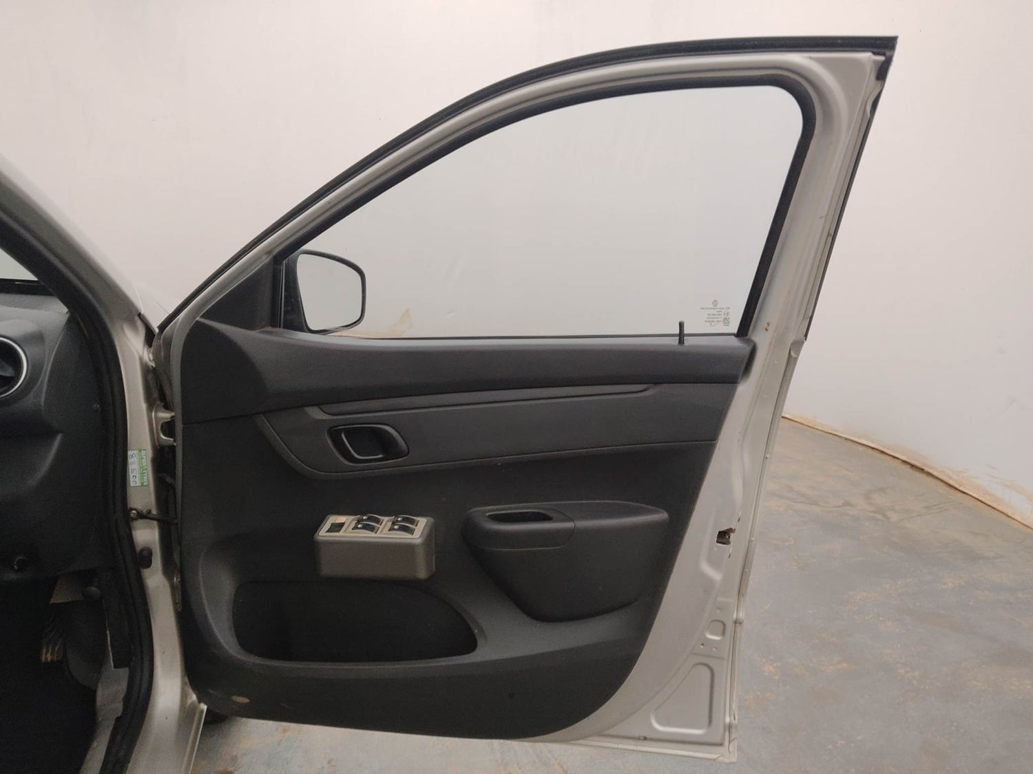 Used 2016 Renault Kwid RXL Petrol Manual interior RIGHT FRONT DOOR OPEN VIEW