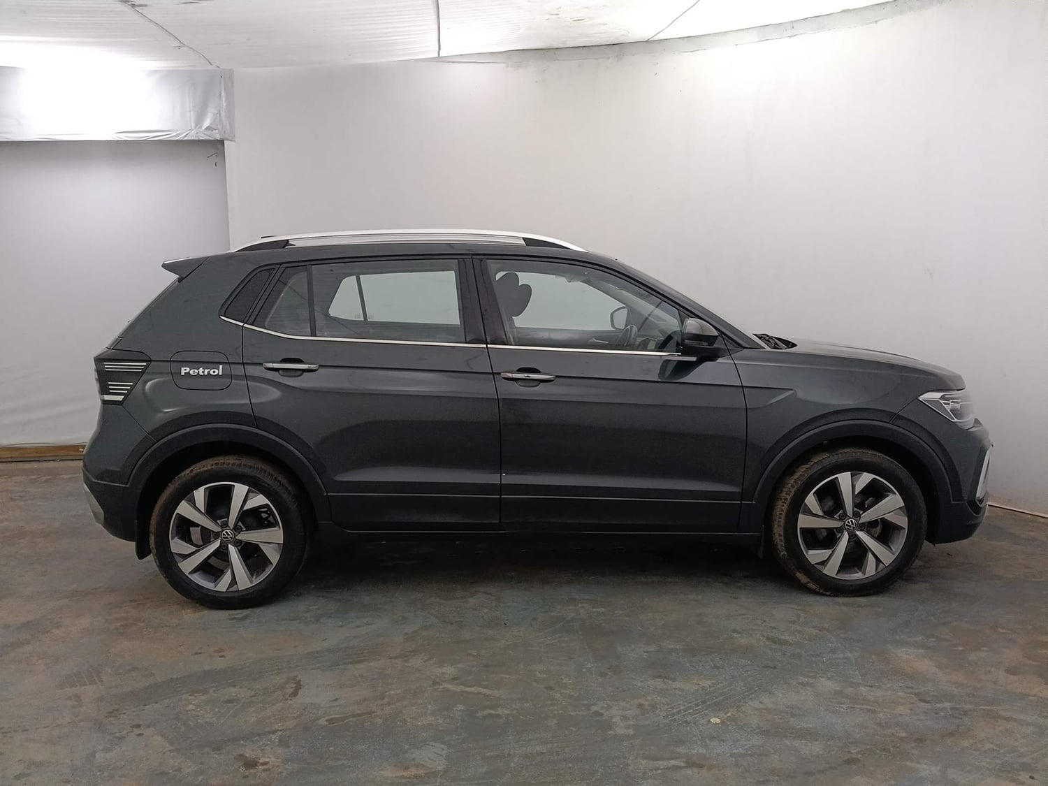 Used 2024 Volkswagen Taigun Topline 1.0 TSI AT Petrol Automatic exterior RIGHT SIDE VIEW