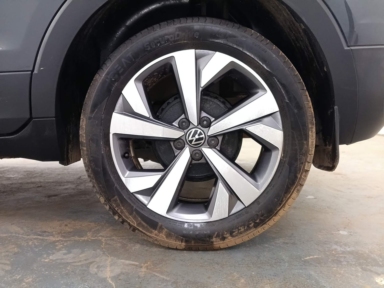 Used 2024 Volkswagen Taigun Topline 1.0 TSI AT Petrol Automatic tyres LEFT REAR TYRE RIM VIEW