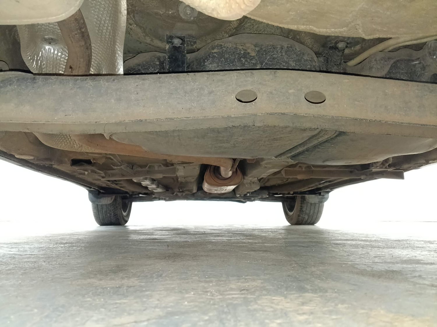 Used 2024 Volkswagen Taigun Topline 1.0 TSI AT Petrol Automatic extra REAR UNDERBODY VIEW (TAKEN FROM REAR)