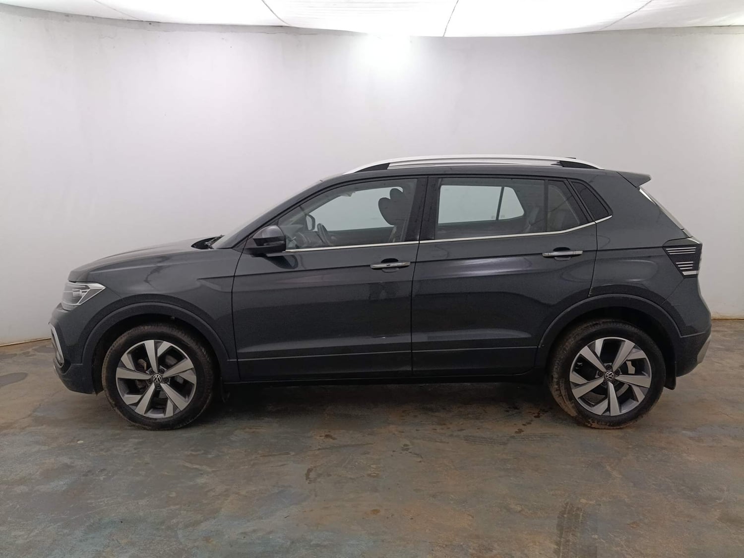 Used 2024 Volkswagen Taigun Topline 1.0 TSI AT Petrol Automatic exterior LEFT SIDE VIEW