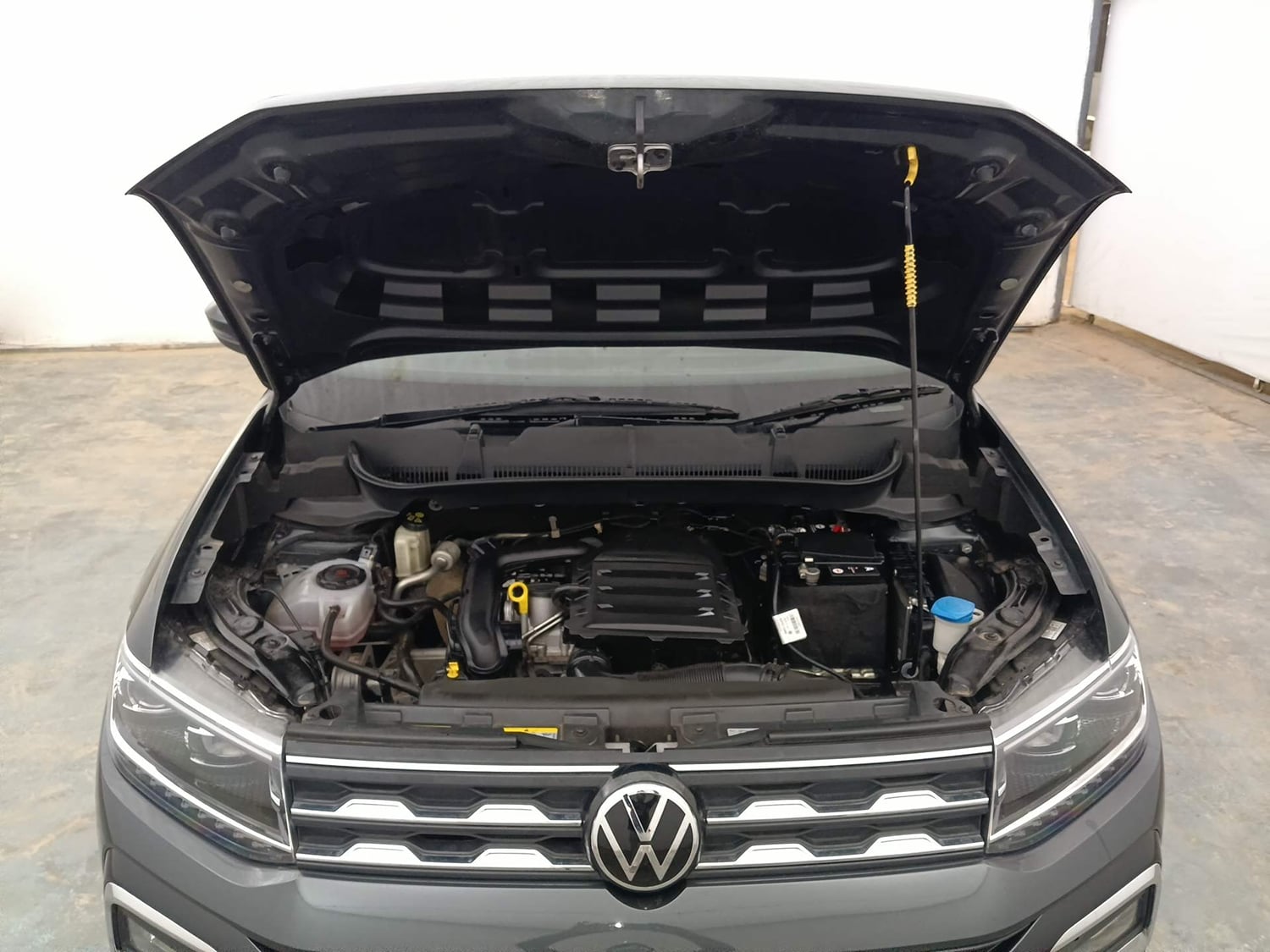 Used 2024 Volkswagen Taigun Topline 1.0 TSI AT Petrol Automatic engine ENGINE & BONNET OPEN FRONT VIEW