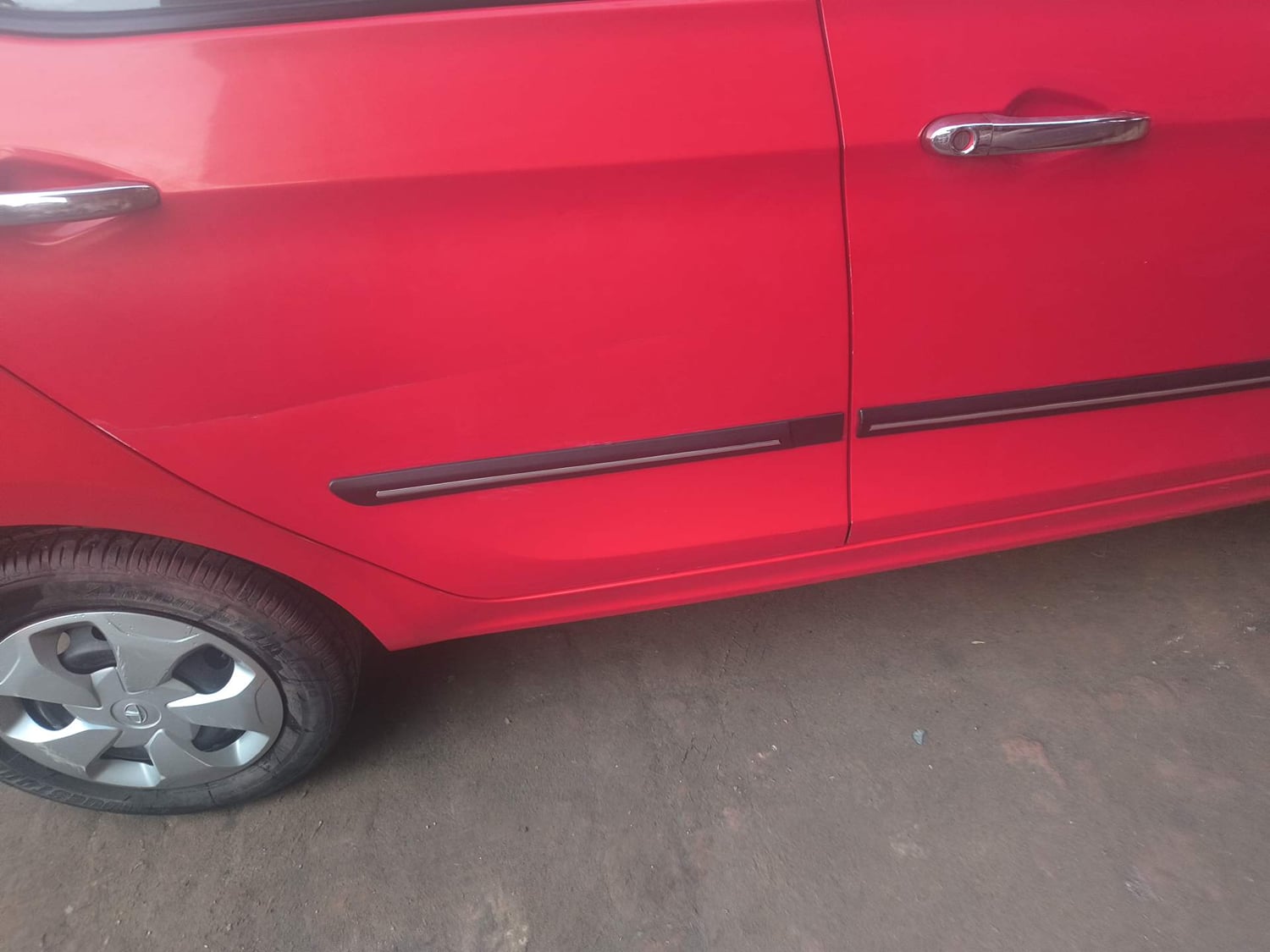 Used 2021 Tata Tiago XT Petrol Manual dents MINOR DENT
