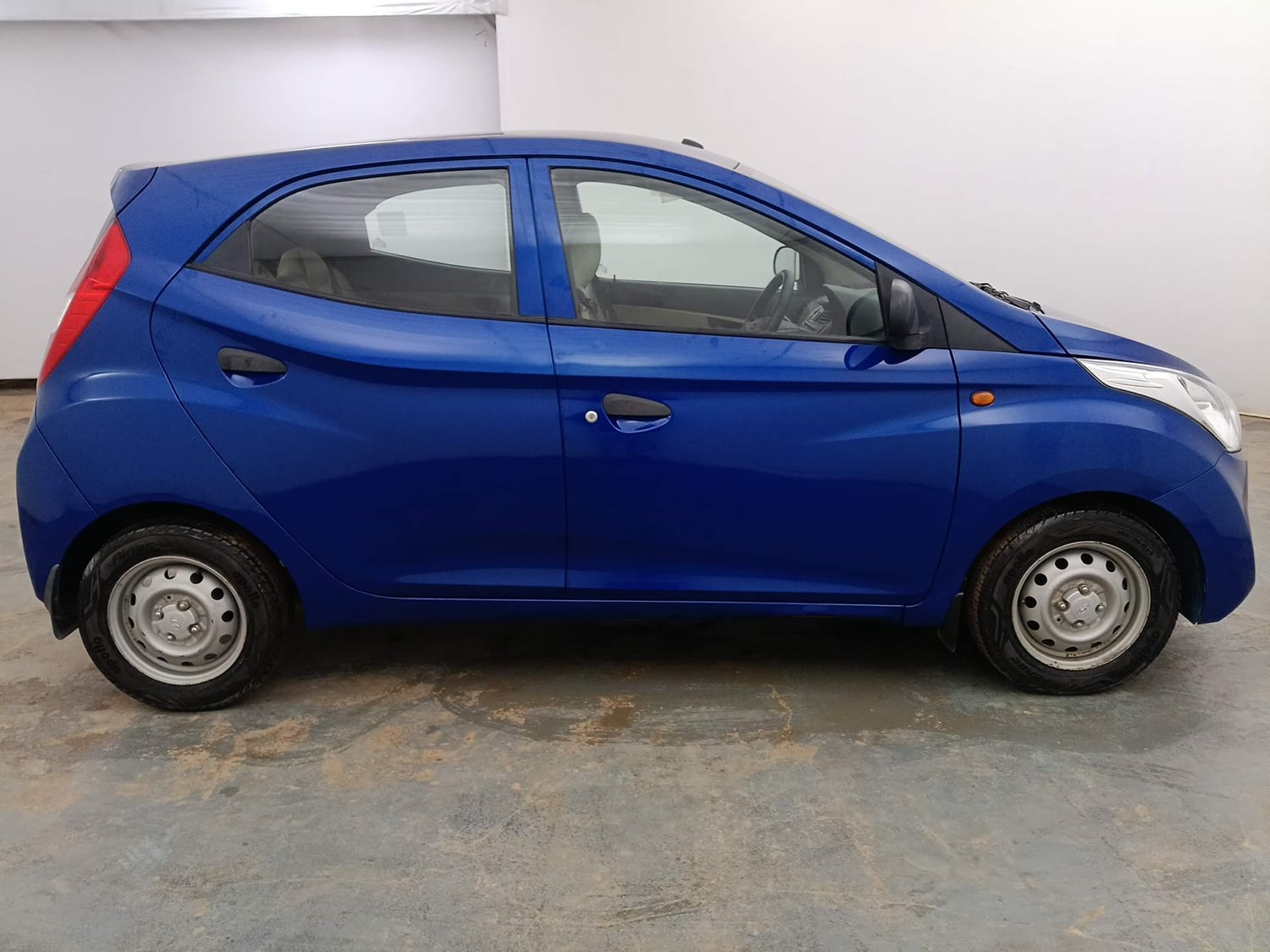 Used 2017 Hyundai Eon Era + Petrol Manual exterior RIGHT SIDE VIEW